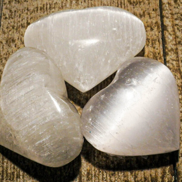 PIERRE COEUR SELENITE PETIT MODELE – Image 2