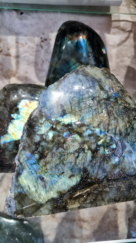 Labradorite_pierres_brutes_triangle_zen-10 pierre Gemmotherapie Triangle_Zen