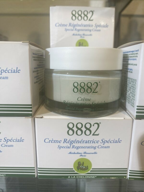 8882 CREME REGENERATRICE SPECIALE